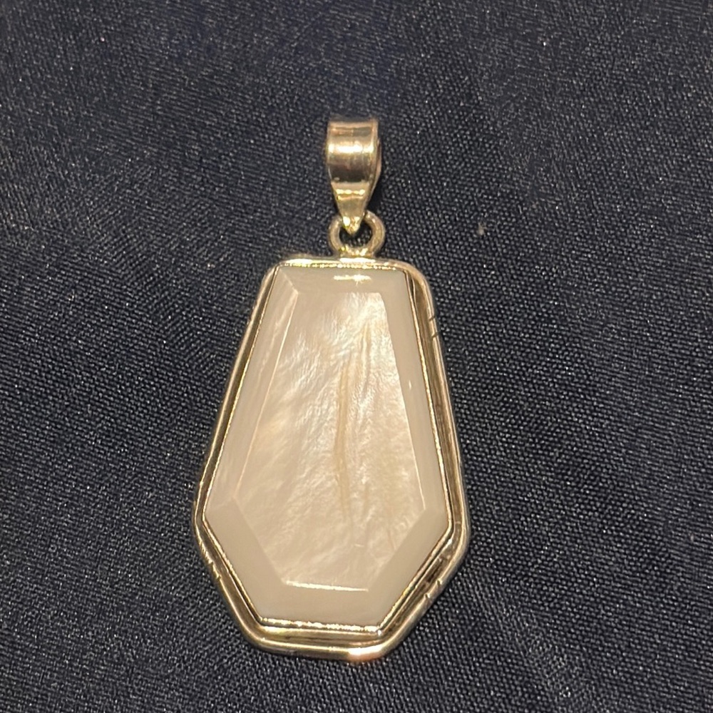Pendant - Mother of Pearl